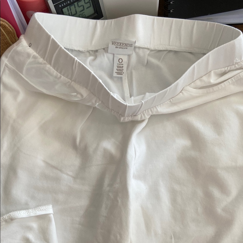 Weekends by Chico’s white size 0 Capri NWOT